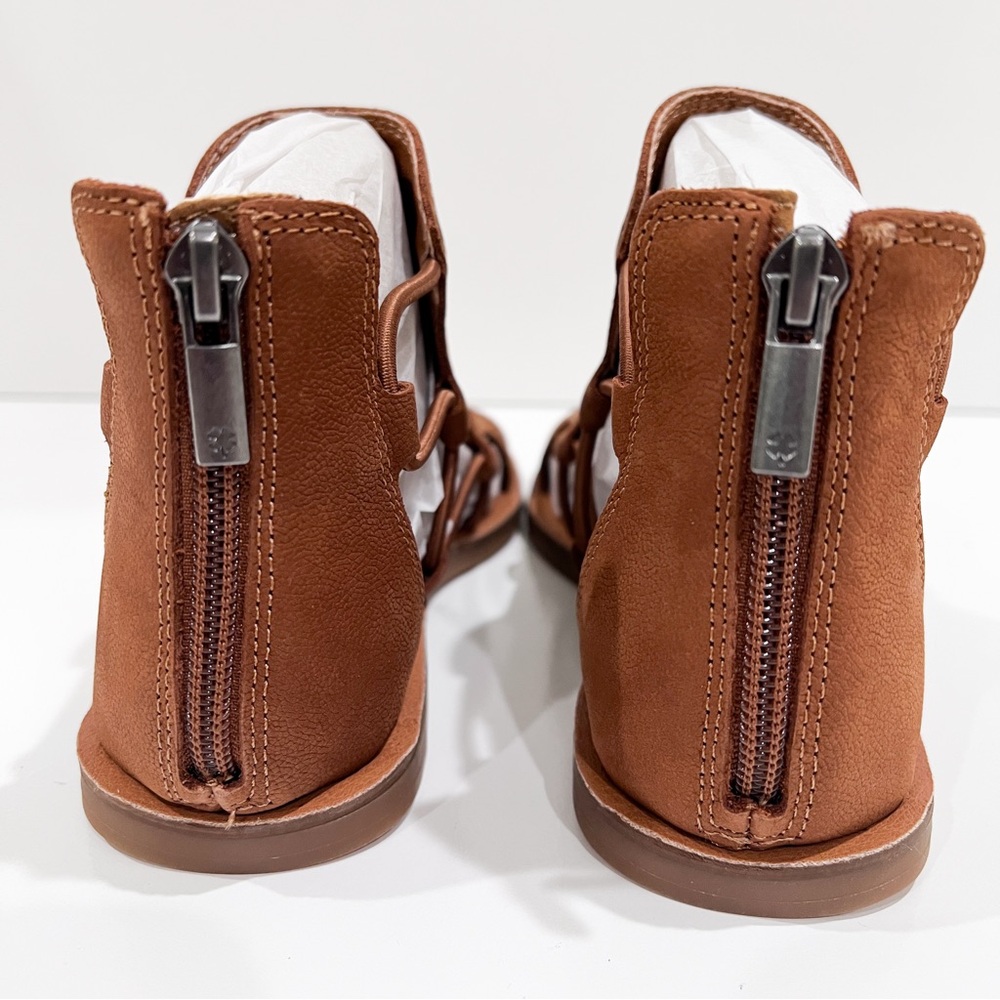 Lucky Brand Bartega Gladiator Flat Sandals Suede Perforated Back Zip Brown 6 NEW - Picture 9 of 13